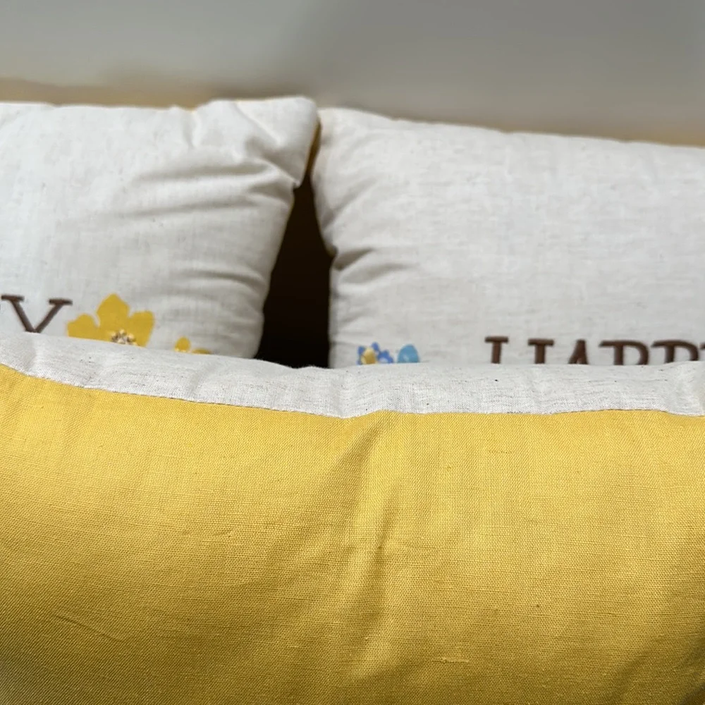 🌸NEW BUNDLE Of 3 THRESHOLD DECORATIVE PILLOW 18in x 18 in NEW WITH TAGS.